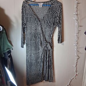 Elegant Black and White Patterned Long Sleeve Dress